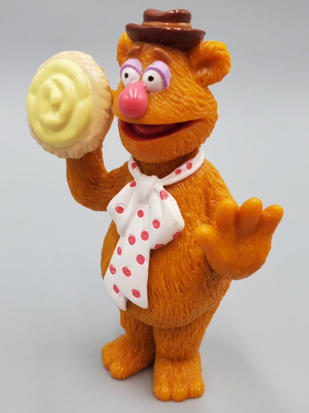 Muppets Fozzie Action Figure Holding Rotating Pie Muppet Vision 3D 3"